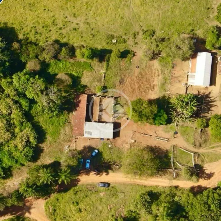 Fazenda a venda com localização privilegiada e acesso fácil a BR 262. Está situada a apenas 10 km do centro de Araxá e 2 km da margem da rodovia proxima ao Miguelinho