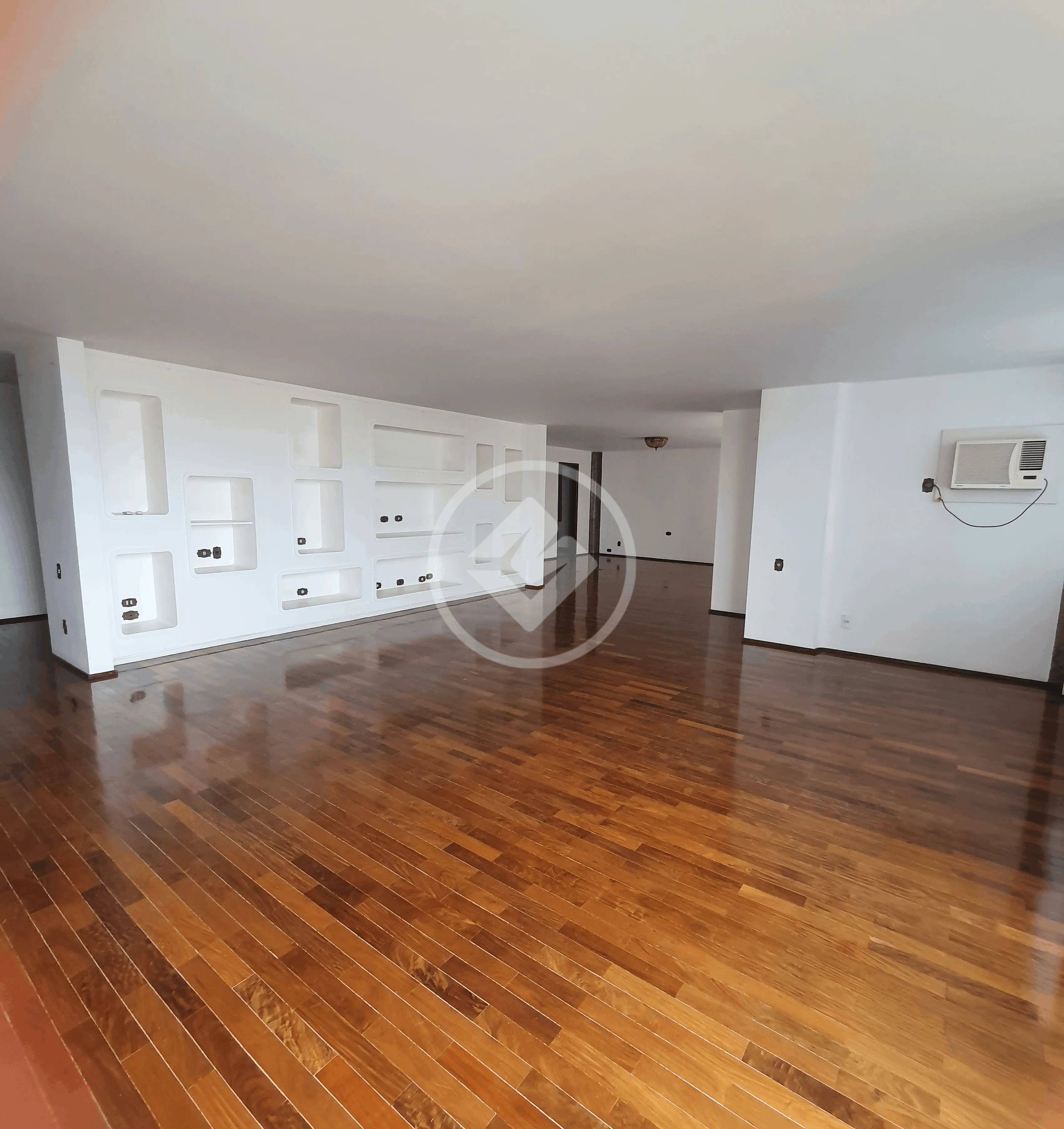 APARTAMENTO COM 4 DORMITÓRIOS