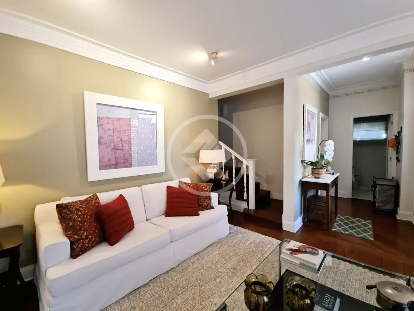Casa em condomínio com linda área gourmet privativa