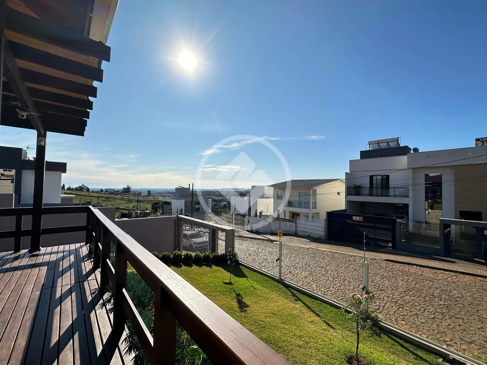 CASA EM ESTILO RUSTICO COM 2 SUÍTES TODA MOBILIADA NO LODOVICO SILVESTRE