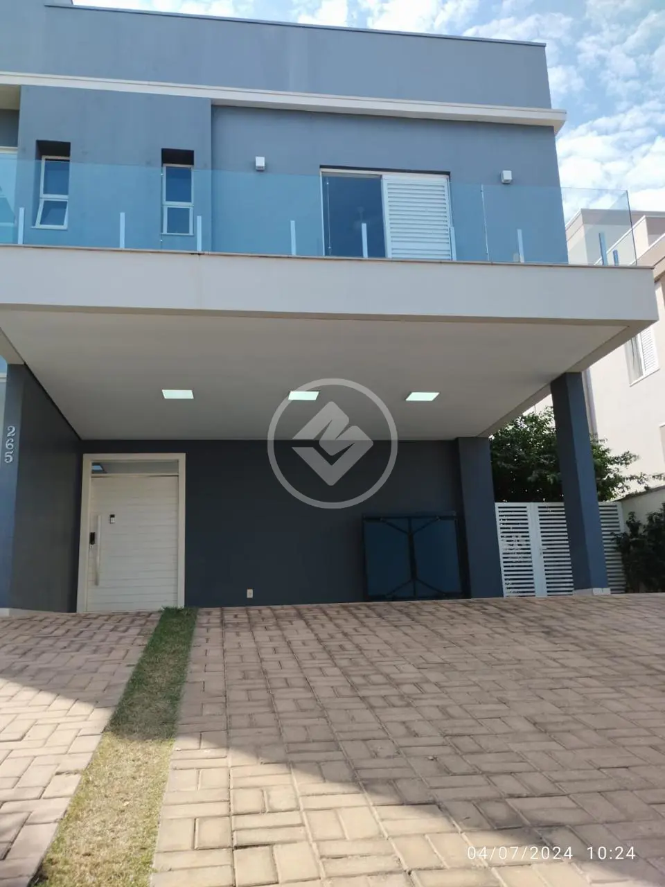 Belissma casa com piscina em condomínio fechado Alphaville Cuiaba 2, completa de armários planejados