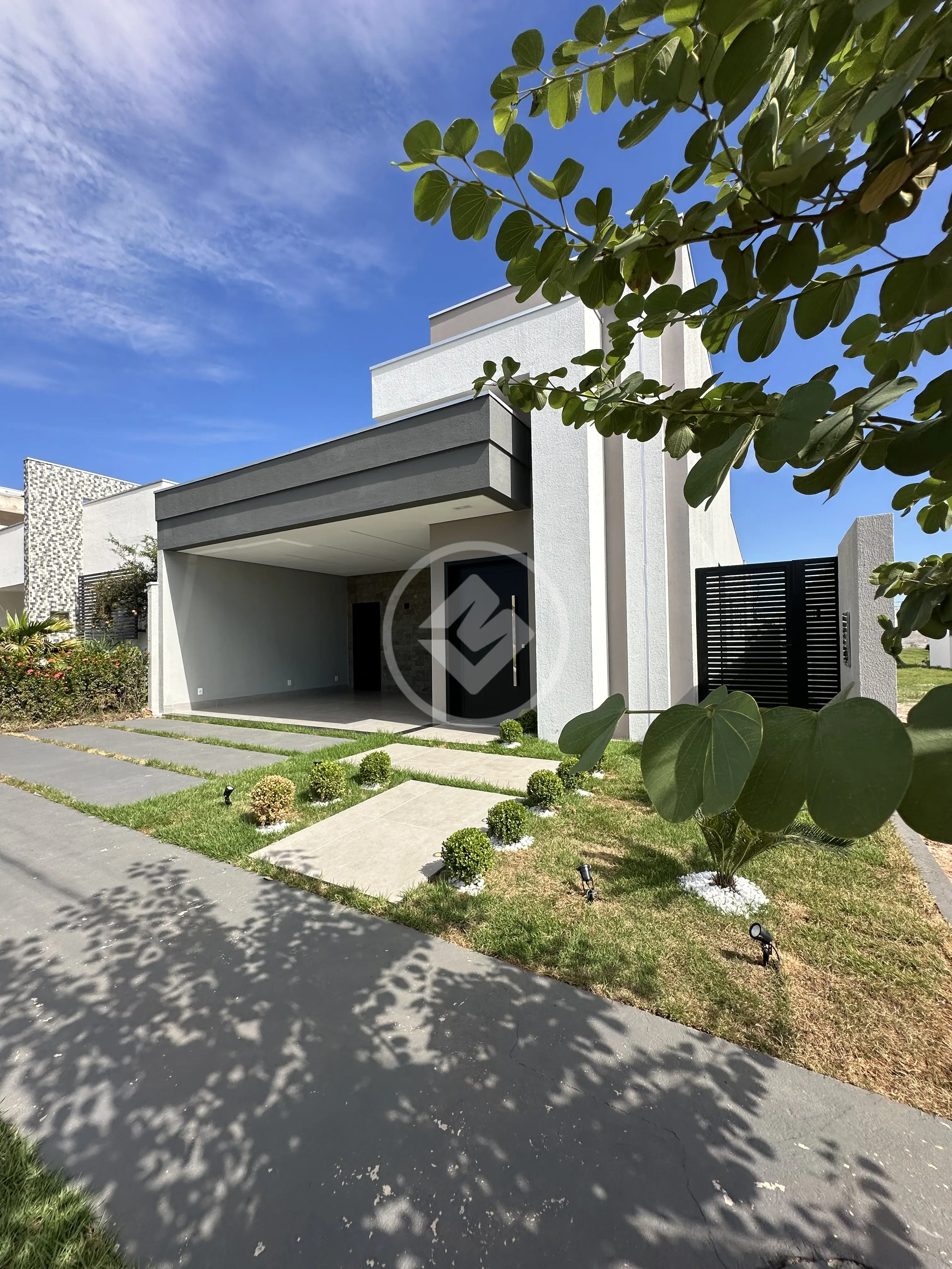 Casa no Primor das Torres: 3 Suítes, Acabamento de Qualidade e Projeto Arquitetônico R$ 1.190.000,00 Já com ITBI e Registro.