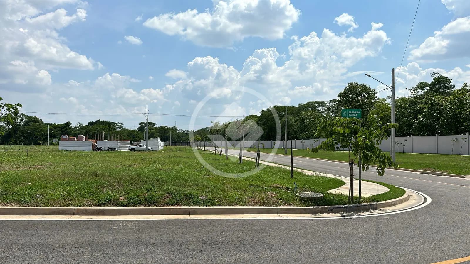 Vendo Ágio Terreno de Esquina à venda, 241 m2 no Condomínio Florais Esmeralda - Cuiabá/MT- Valor: R$ 252.800,00