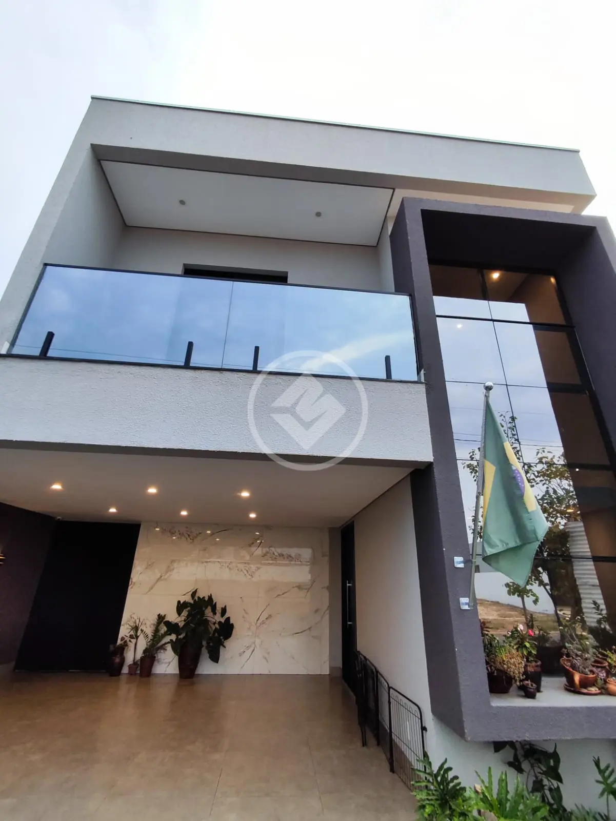 Vende-se sobrado de Alto Padrão no Condomínio Primor Das Torres - 3 Suítes - 249m² - Cuiabá MT - R$ 2.000.000,00