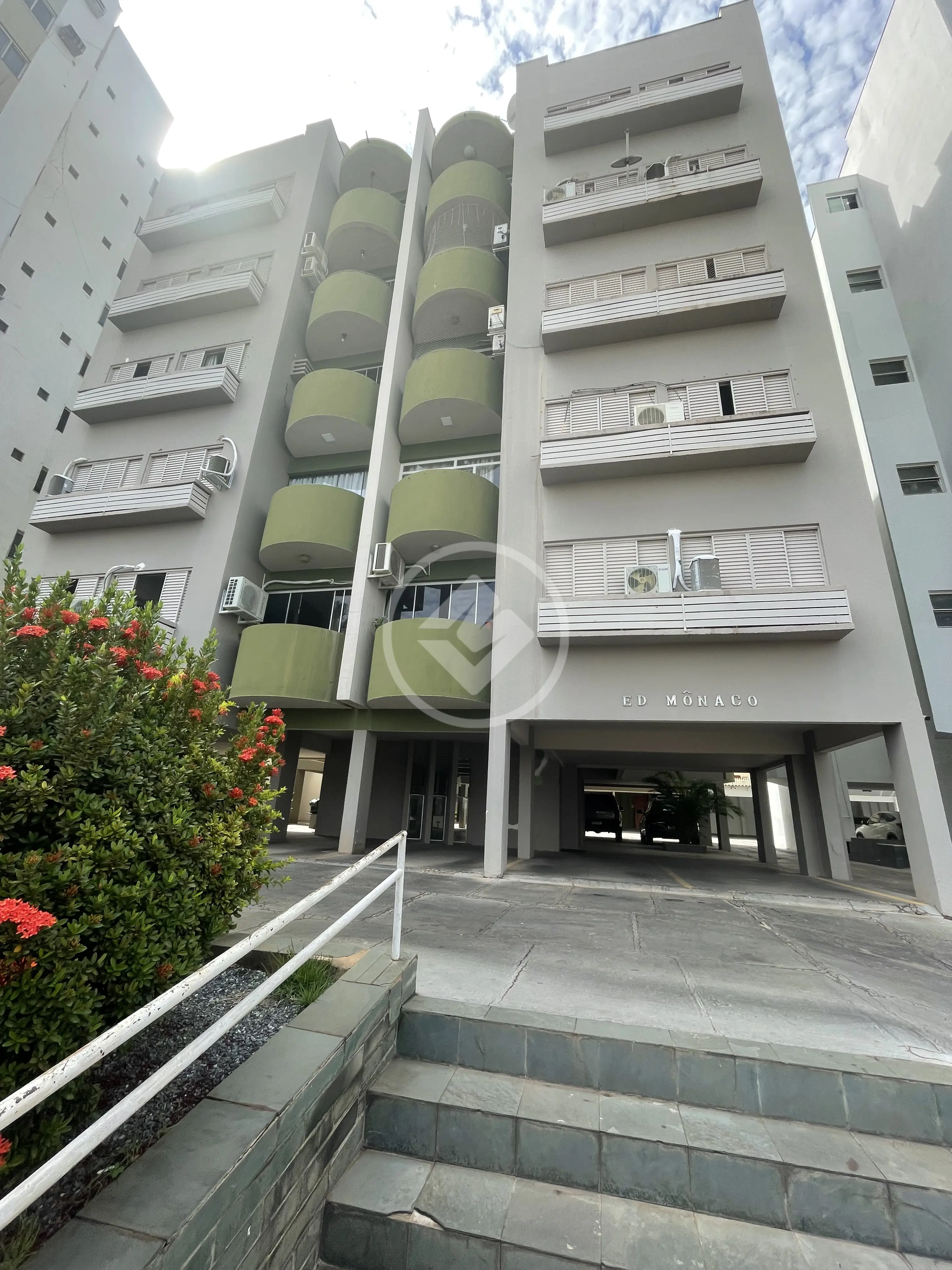 #Vende-se espaçoso apartamento em excelente localização , na região do Bosque Da Saúde , com 71 m2 sendo 03 quartos, , sacada , próximo a Av do CPA # Gostou desse imóvel ? Agende visita. Valores sujeitos a alteração sem aviso prévio, consulte disponibilidade. MY Broker Cuiabá Creci J14681