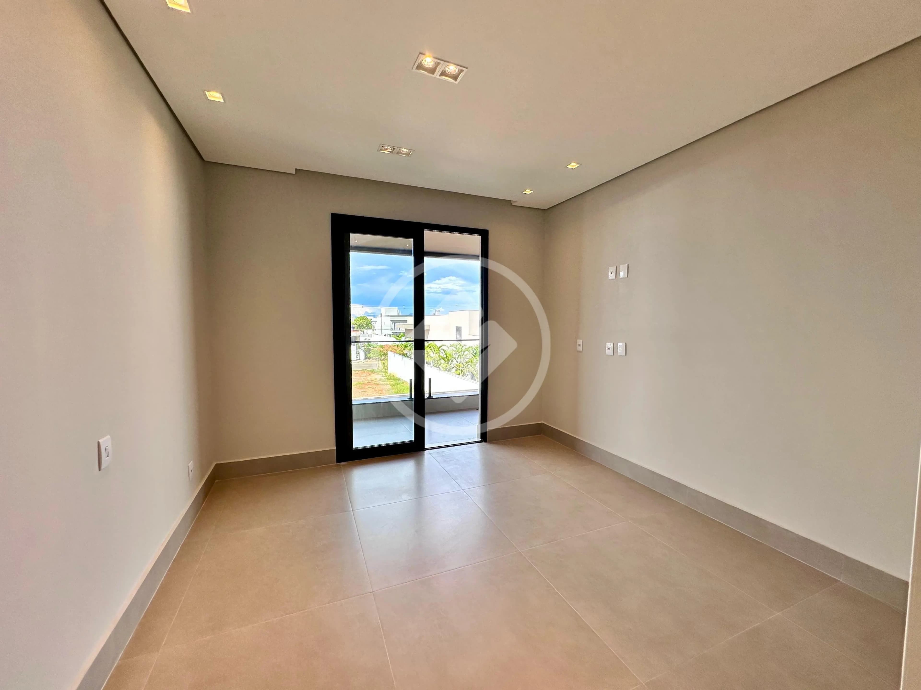 Vende-se sobrado Estilo Contemporâneo com 5 quartos no Florais do Parque. R$3.200.000,00*