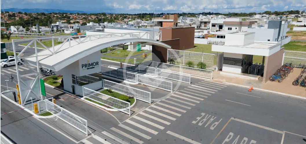Vende-se lote de 250m² no condomínio Primor das Torres. R$ 240.000