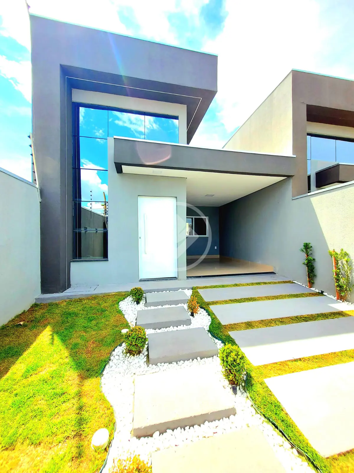 Casa no Jardim Shangri-la com 3 quartos sendo 1 suite cozinha gourmet pe direiro 4,5m2