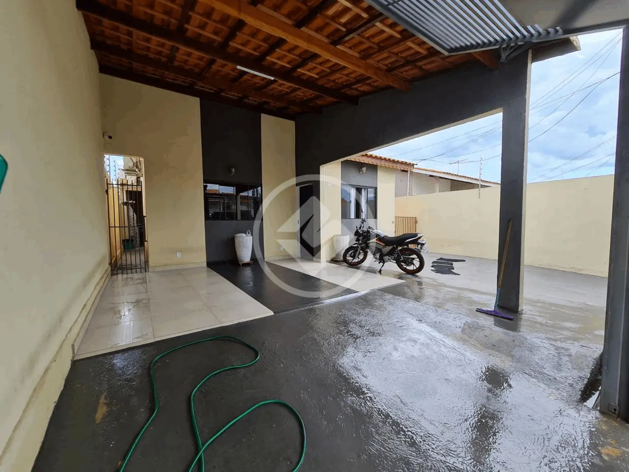 Vende-se casa com 3 quartos no Recanto dos Pássaros. R$ 450.000,00. Gostou desse imóvel? Agende sua visita. Valores sujeitos a alteração sem aviso prévio. My Broker Imóveis. CRECI J 14.681