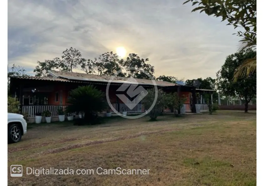 Casa Principal, Casa do Caseiro, Campo Society, Quadra de Areia, Quadra vôlei/Basquete, Piscina 4x12, Santuário, Pergolado, Bancos Madeira,*várias Árvores Frutíferas.