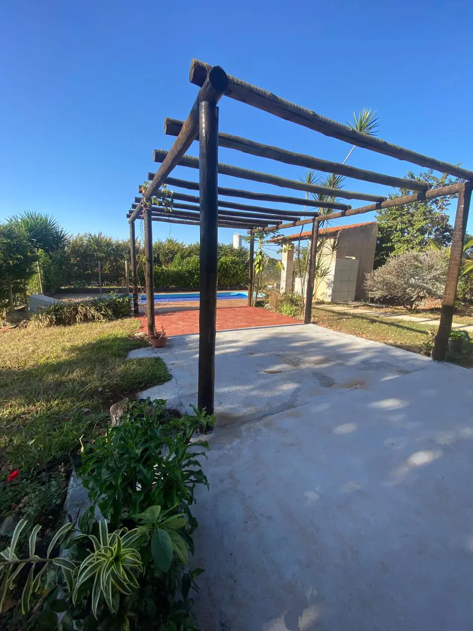 Hidrolândia - Casa de Esquina com 3 Quartos e Piscina - Condomínio Cidade das Águas