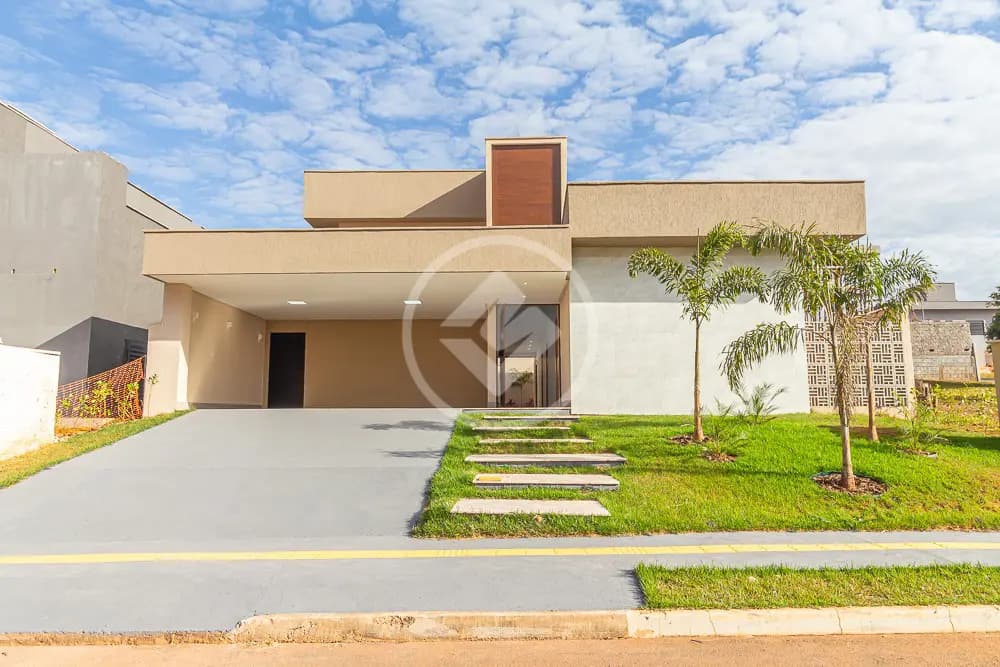 Moderna casa térrea no portal do sol golfe clube
