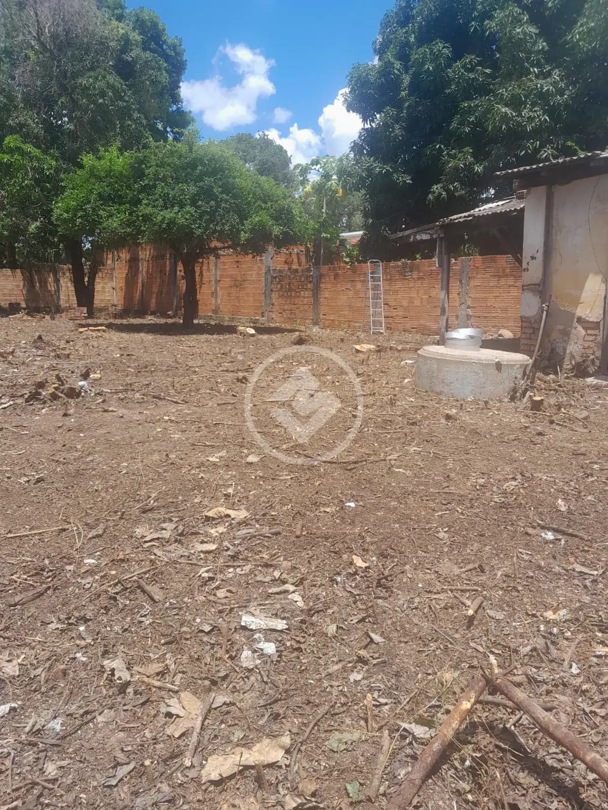 TERRENO AMPLO NO CENTRO