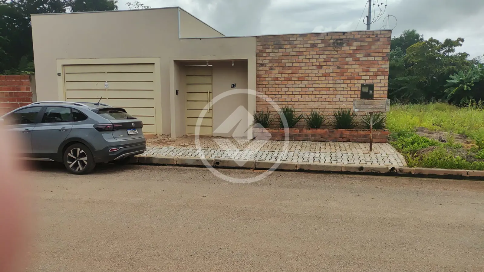 CASA AMPLA COM 2 QUARTOS E UMA SUÍTE COM CLOSET