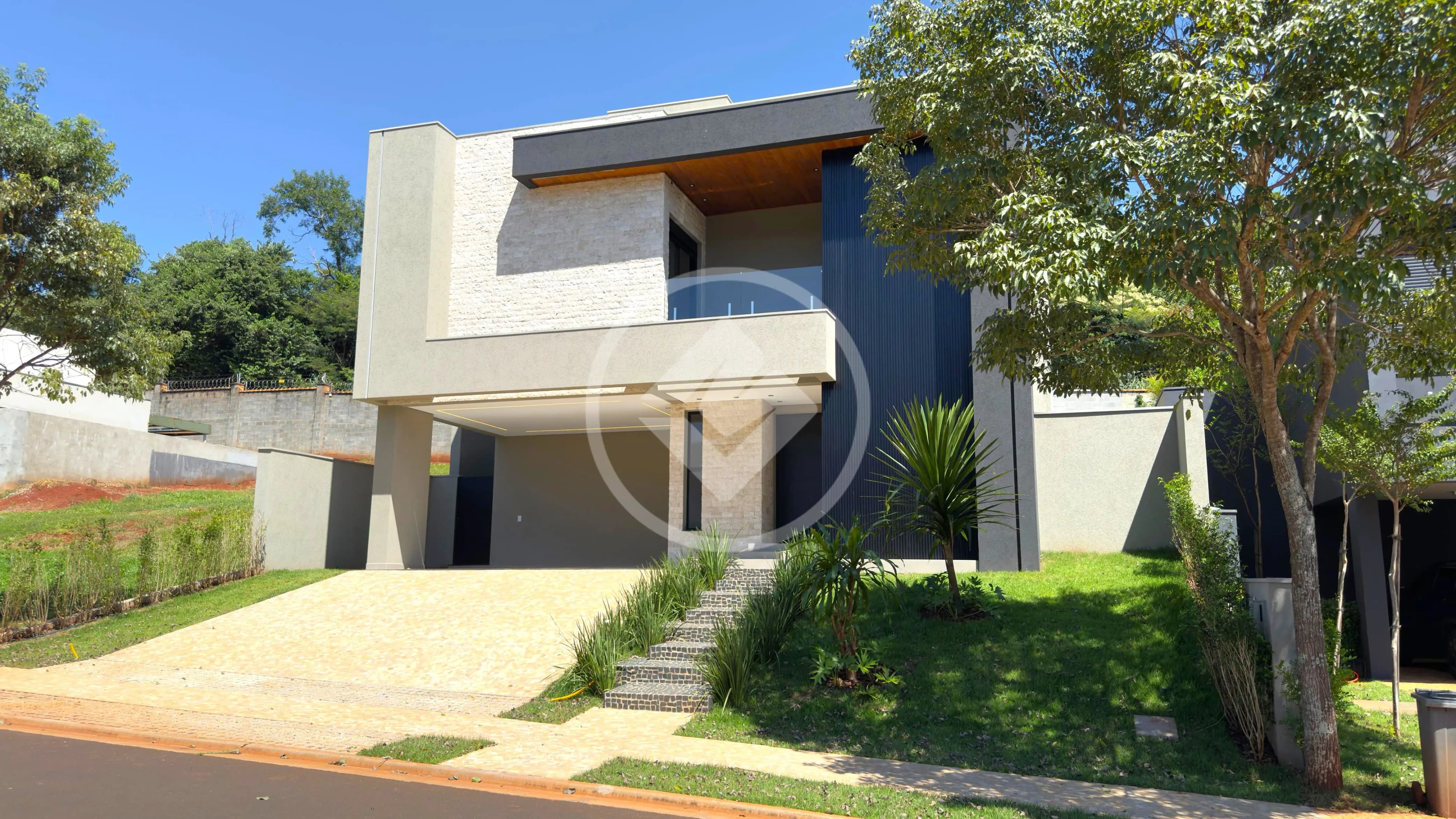 Casa sobrado com 05 suítes e ampla área gourmet localizado no Alphaville em Ribeirão Preto.