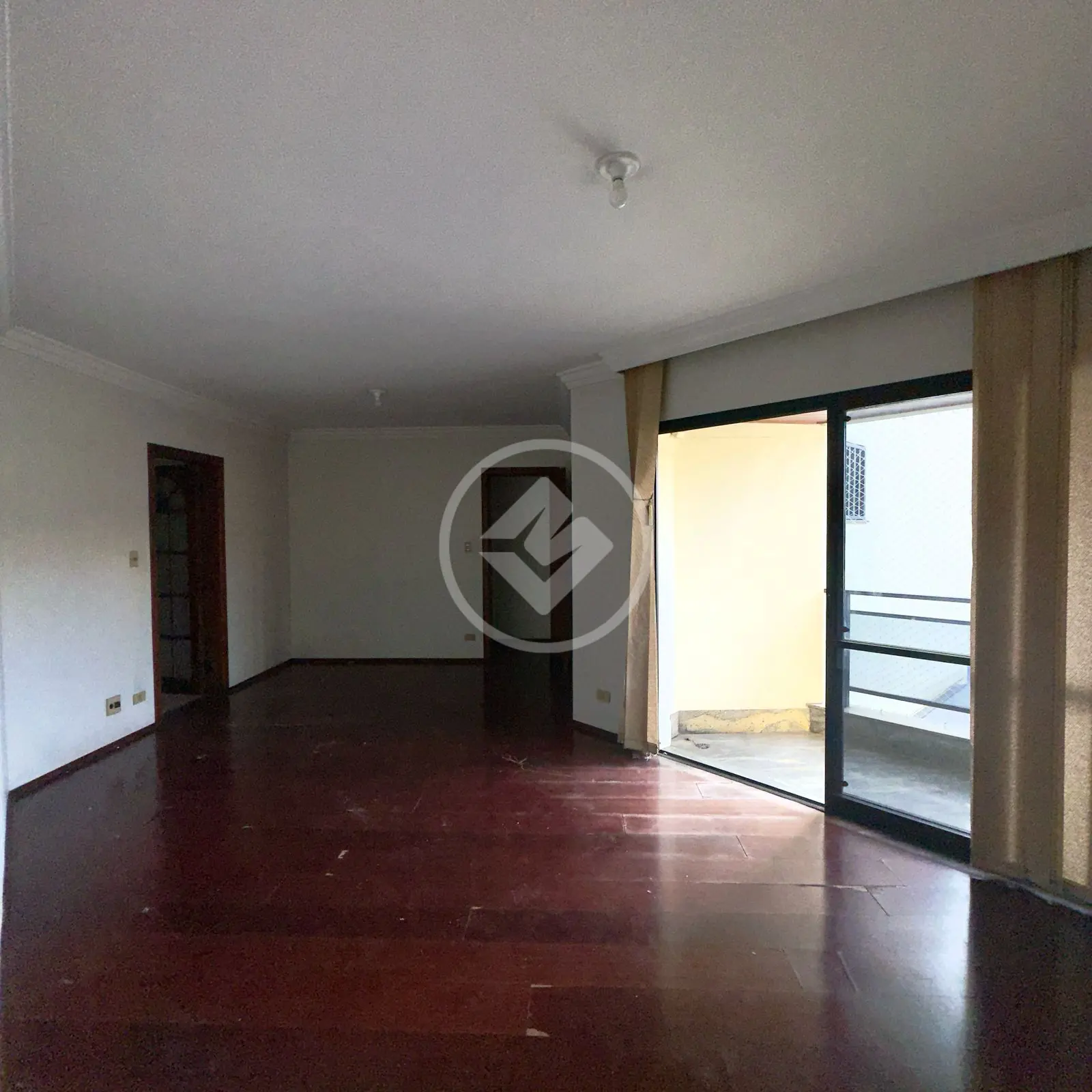 Apartamento para venda ou locação em Moema com 112m² 3 dormitórios sendo 1 suíte, 2 vagas de garagem.
