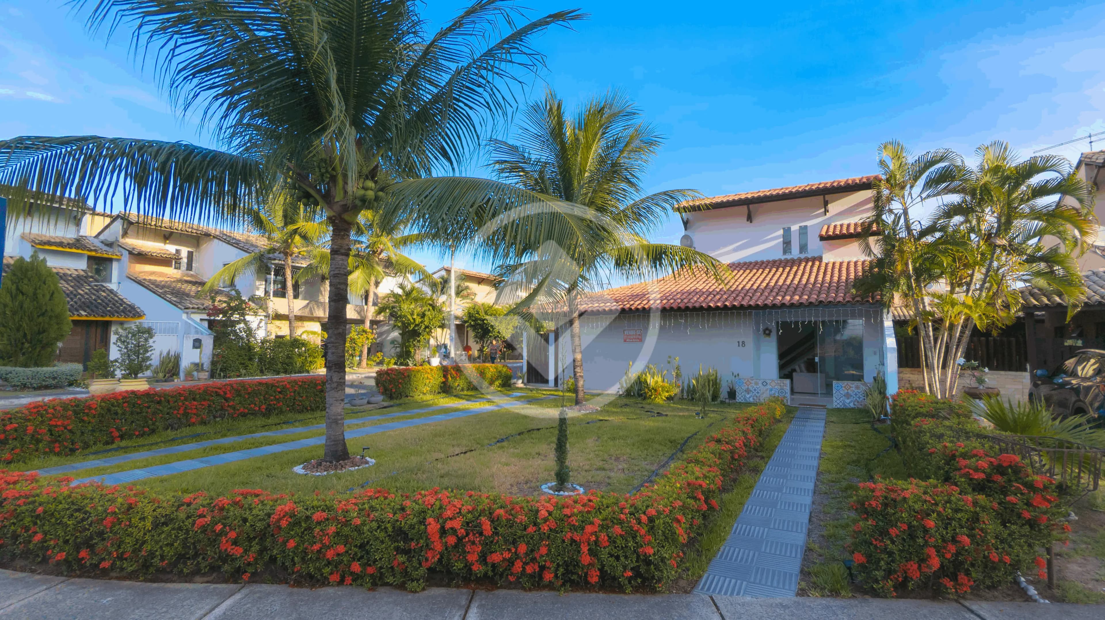 CASA EM CONDOMÍNIO DE ALTO PADRÃO COM 5/4