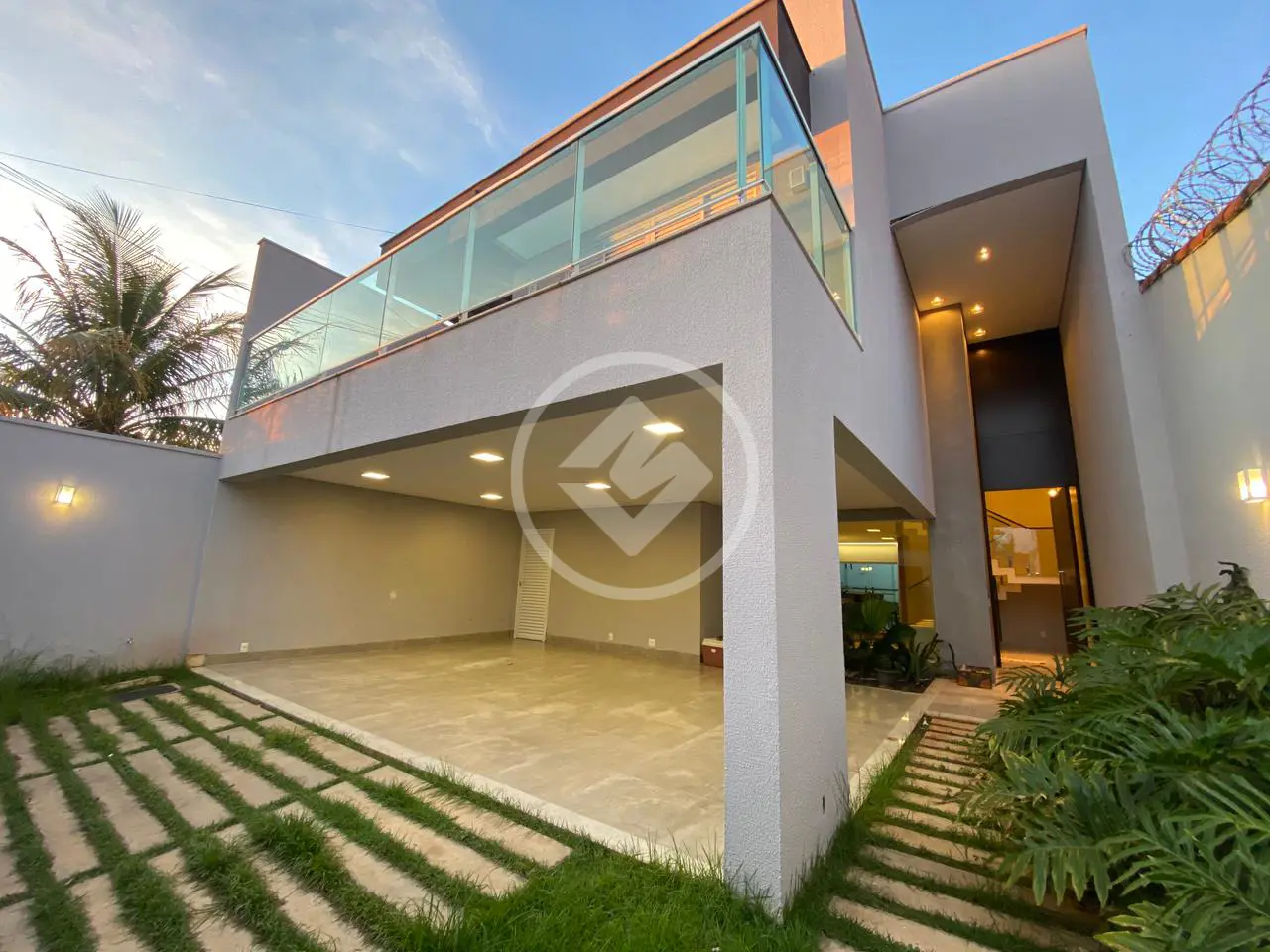 Sobrado à Venda com 4 Quartos, sendo 2 Suítes – 337 m² - Pampulha - Uberlândia/MG