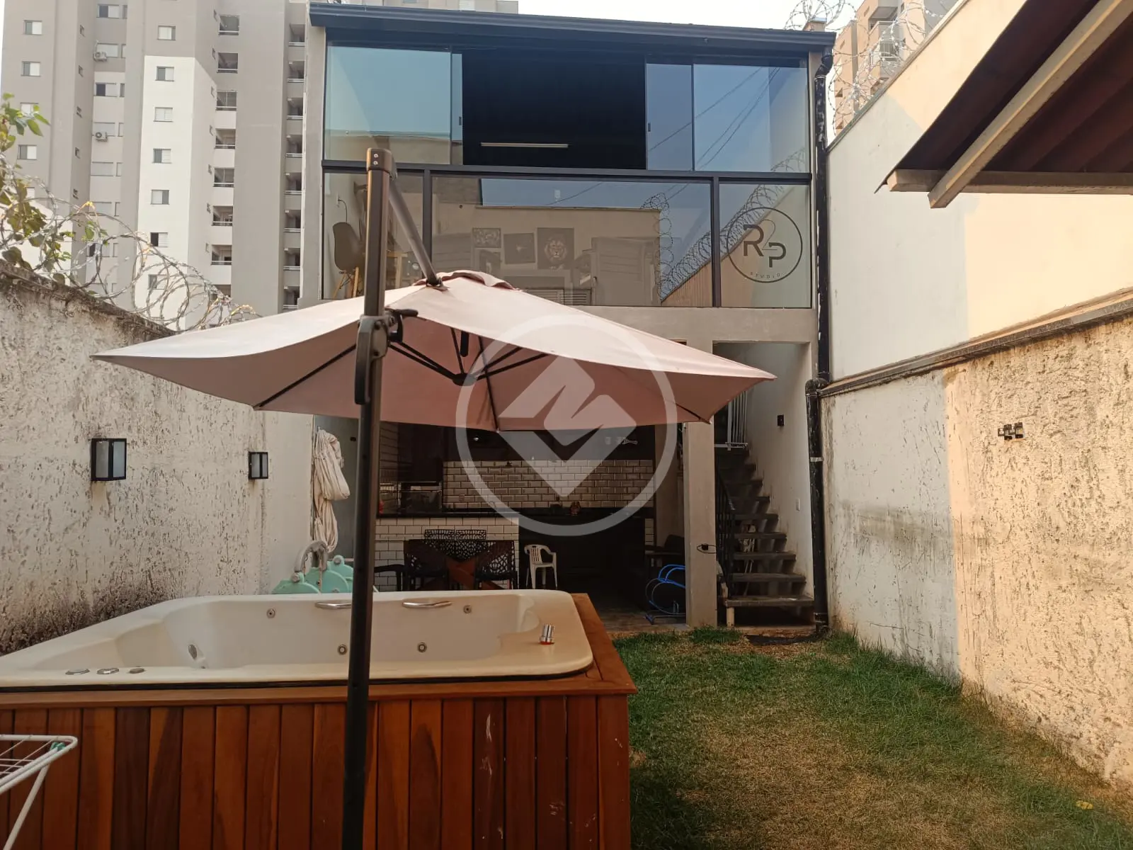 Sobrado à Venda com 2 Quartos, sendo 2 Suítes – 163 m² - Laranjeiras - Uberlândia/MG