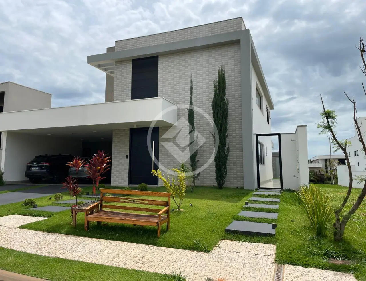 Casa em Condomínio à Venda com 3 Quartos, sendo 3 Suítes - 330m² - Nova Uberlândia - Uberlândia/MG