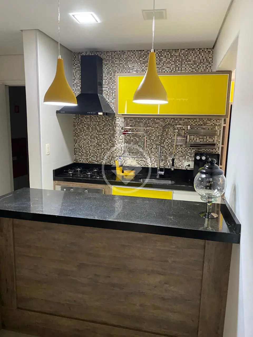 Lindo apartamento de 02 quartos, portaria 24 horas, elevador e pertinho da praia no cenário perfeito para quem deseja morar bem