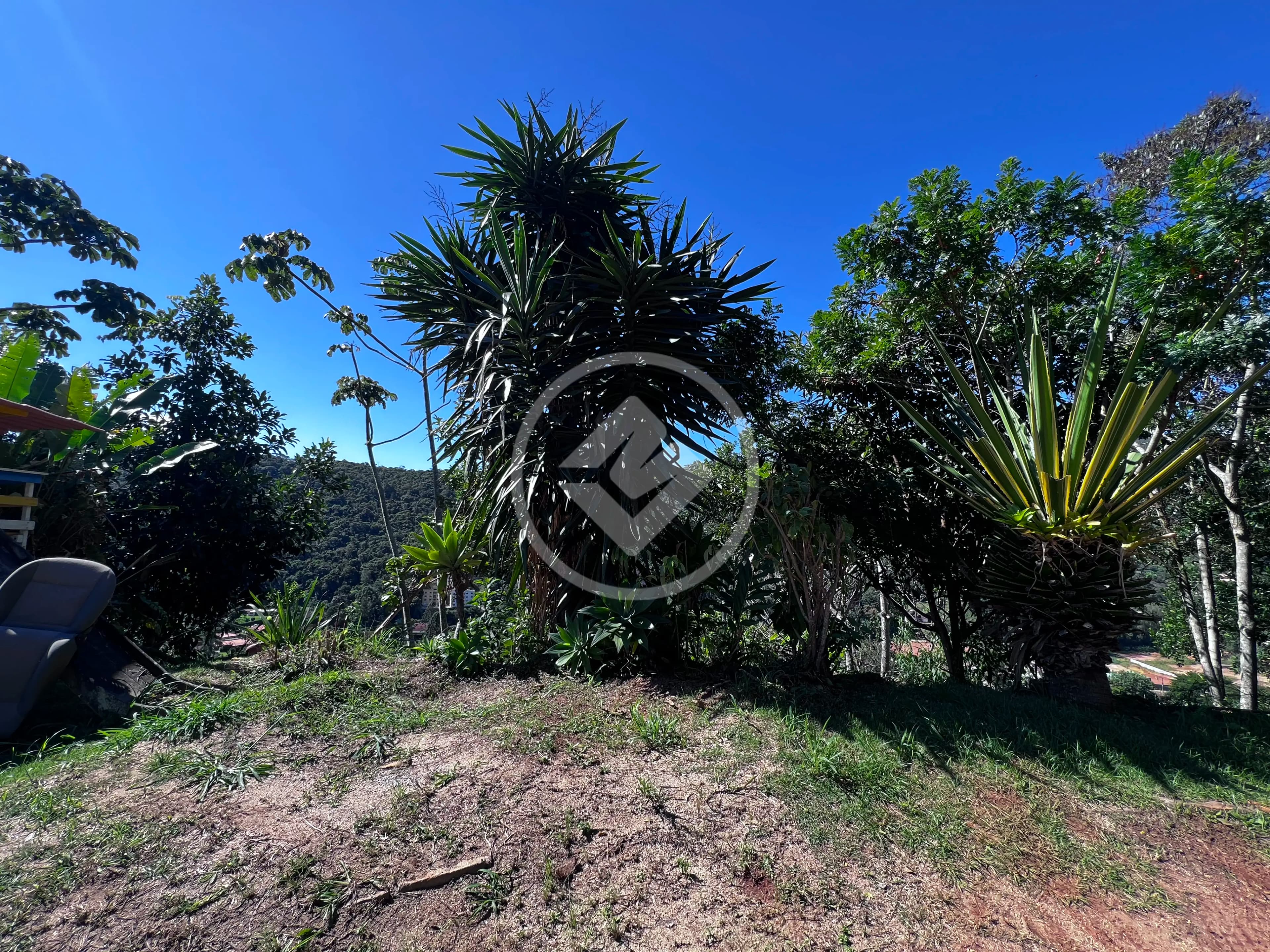 Lote em condomínio com vista fantástica.