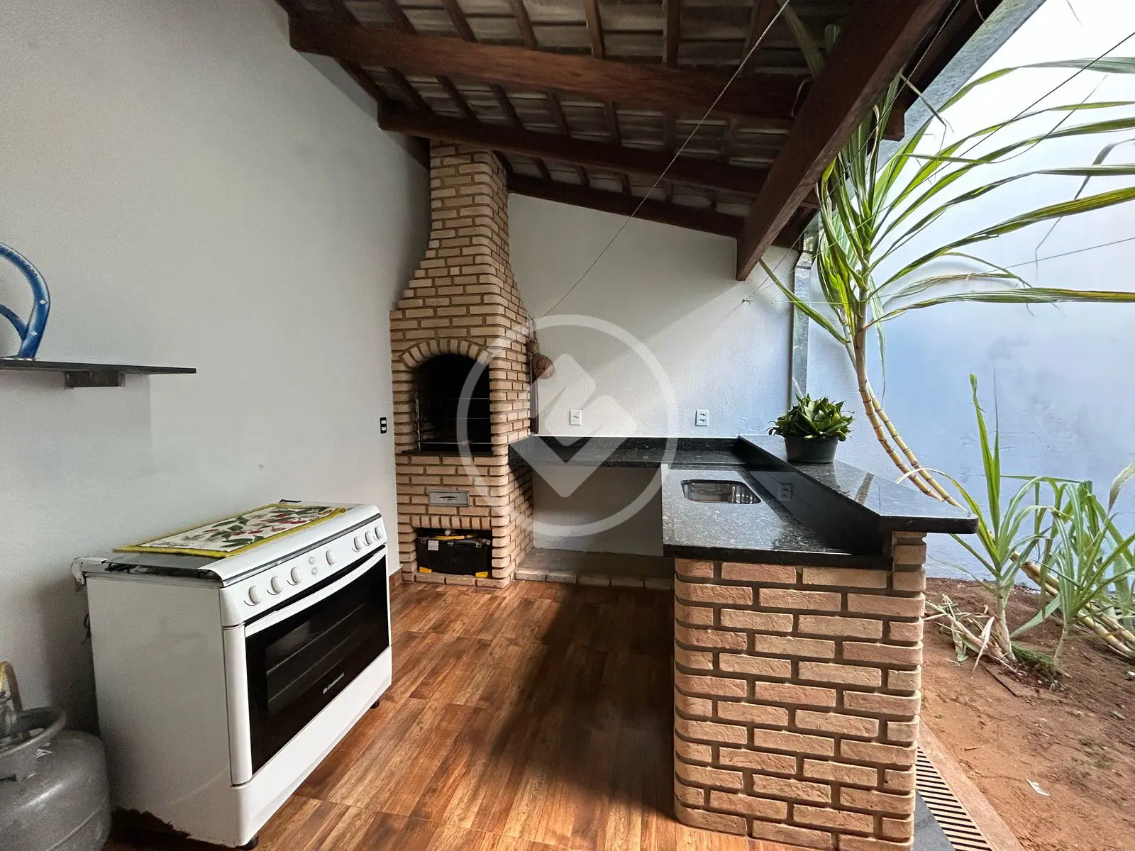 Casa localizada no Jardim Europa com 2 quartos sendo 1 suíte