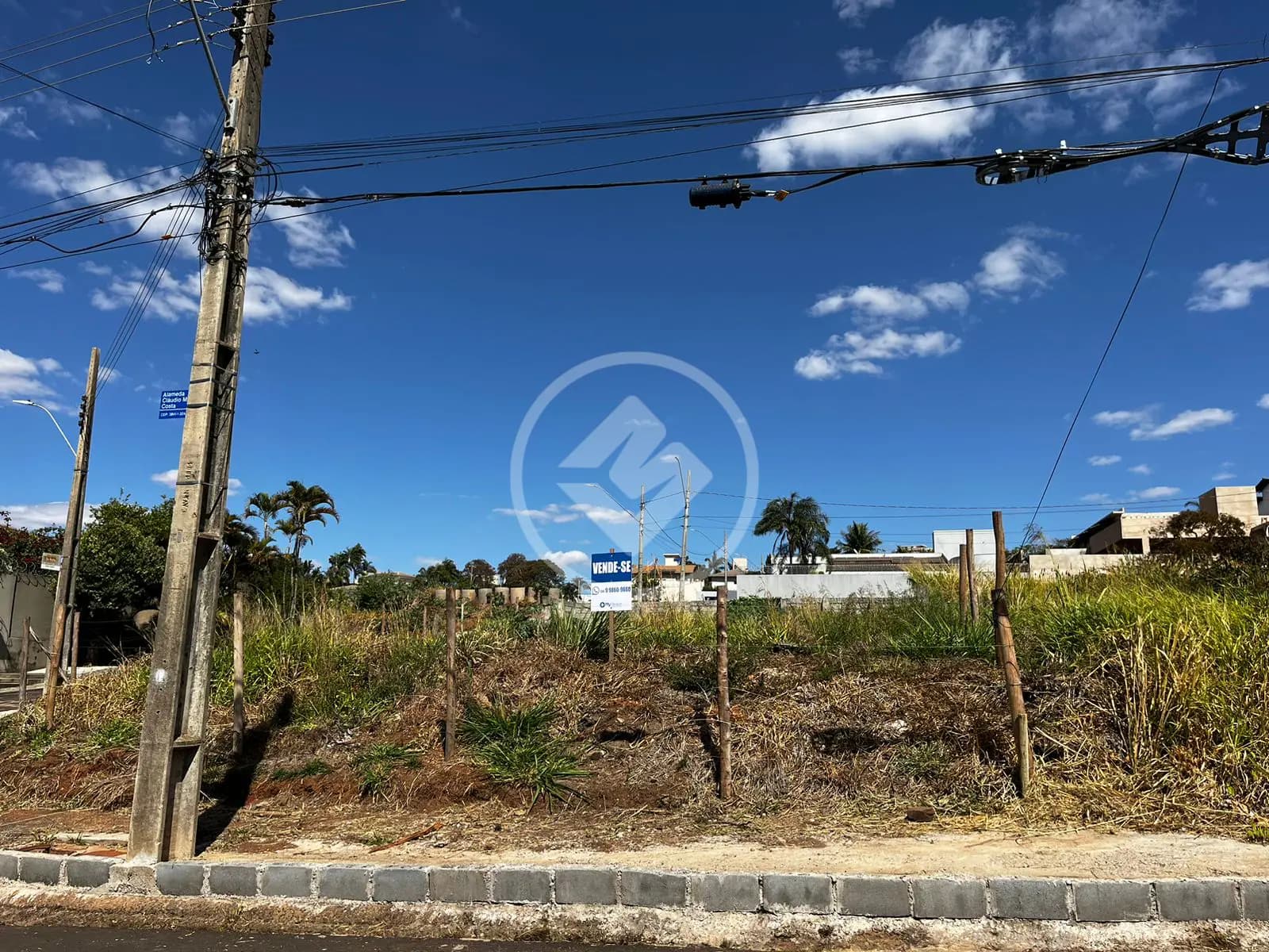 Terreno à venda – 542 m²- Jardim Incofidência - Uberlândia/MG