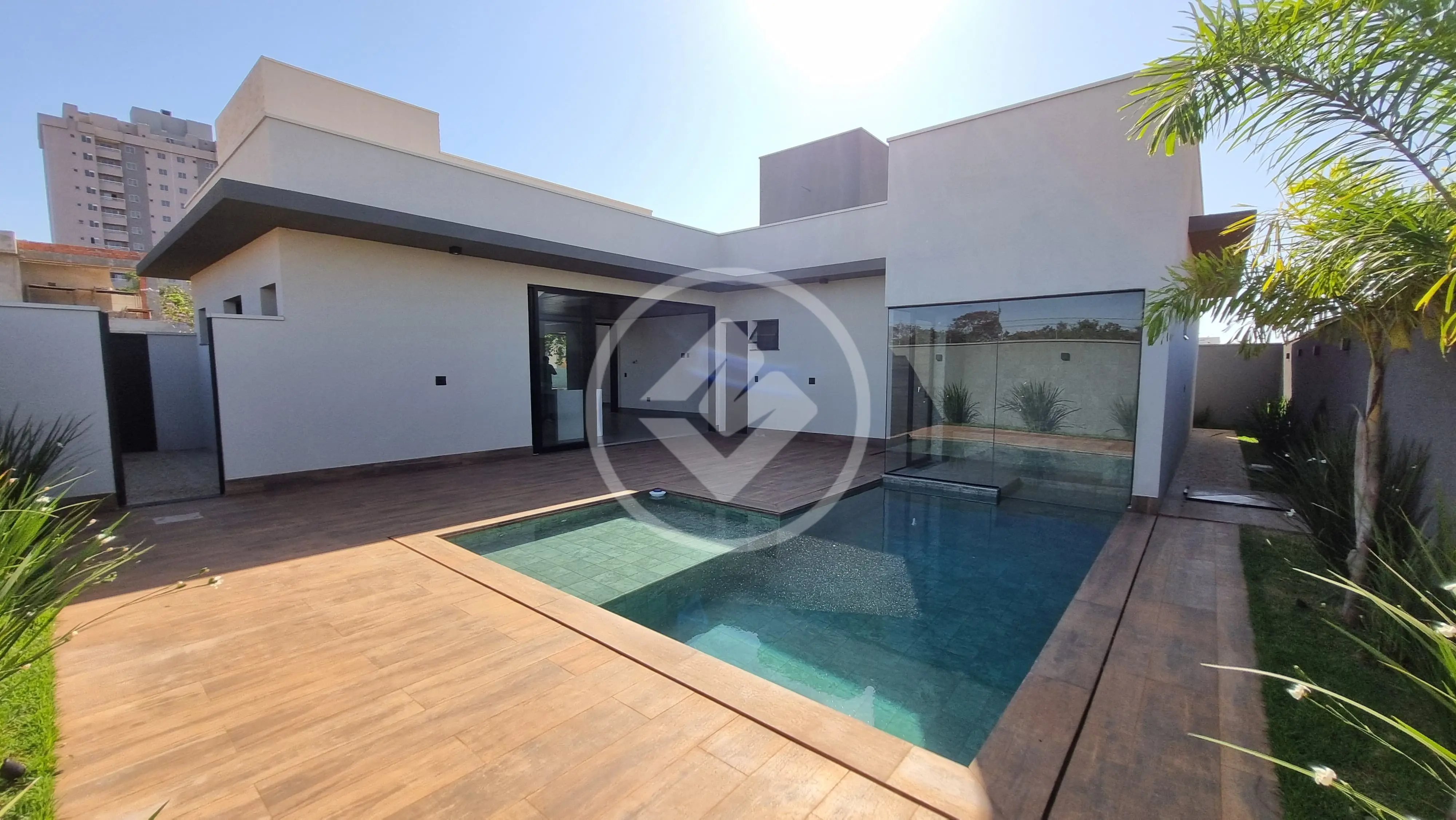 Casa à venda com 4 quartos, sendo 3 suítes – 230 m²- Laranjeiras - Uberlândia/MG