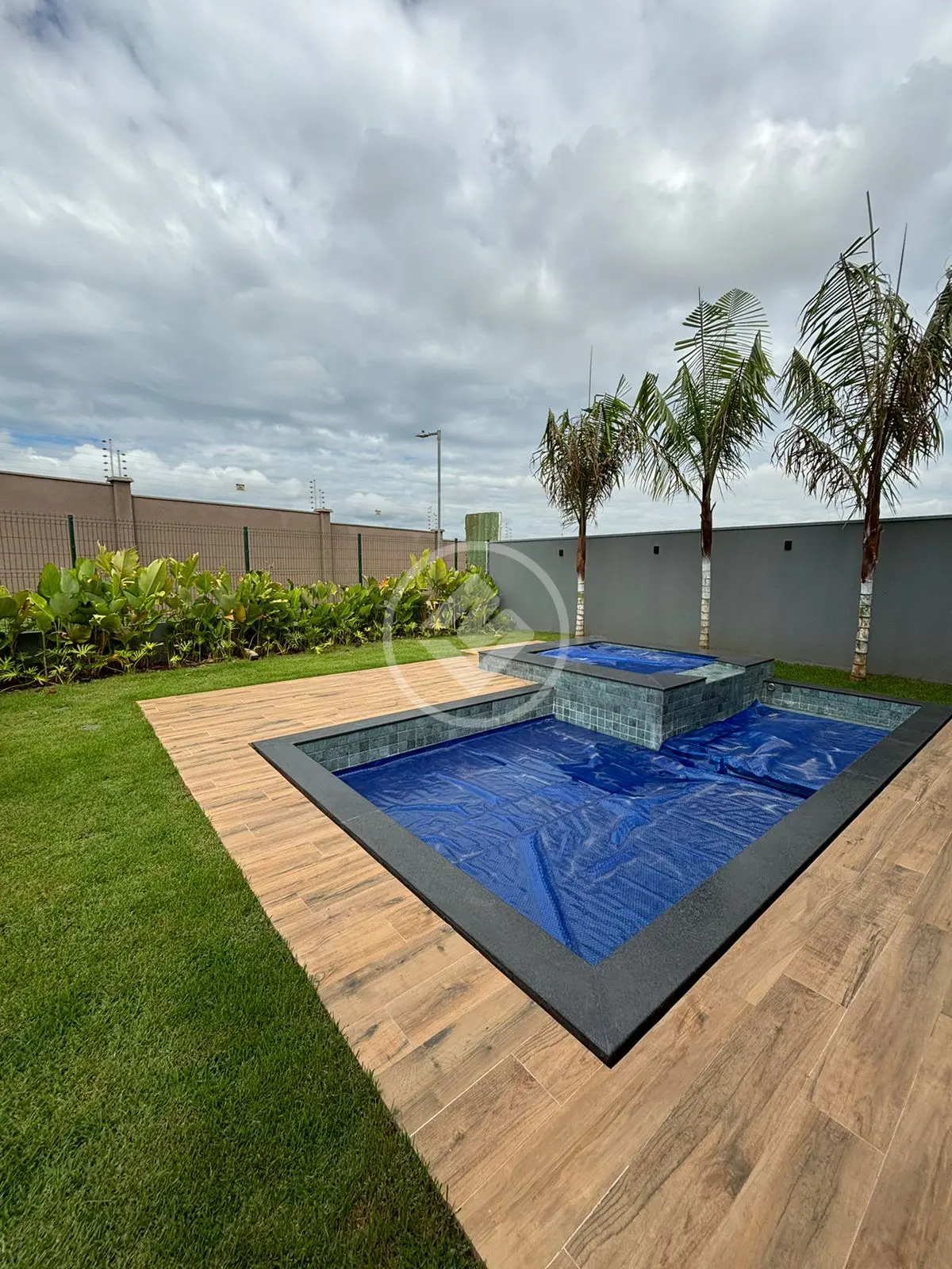 Sobrado em condomínio à venda com 3 quartos, sendo 3 suítes – 257 m²- Gávea - Uberlândia/MG