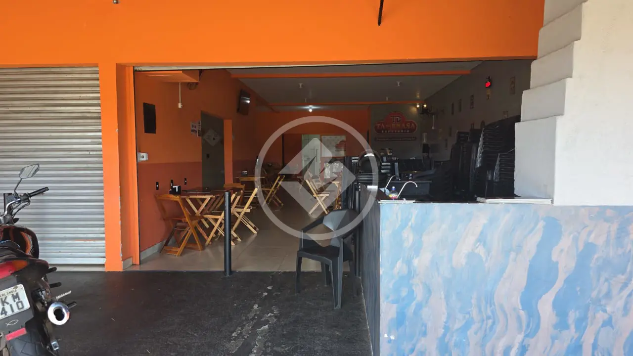Imóvel comercial à venda.