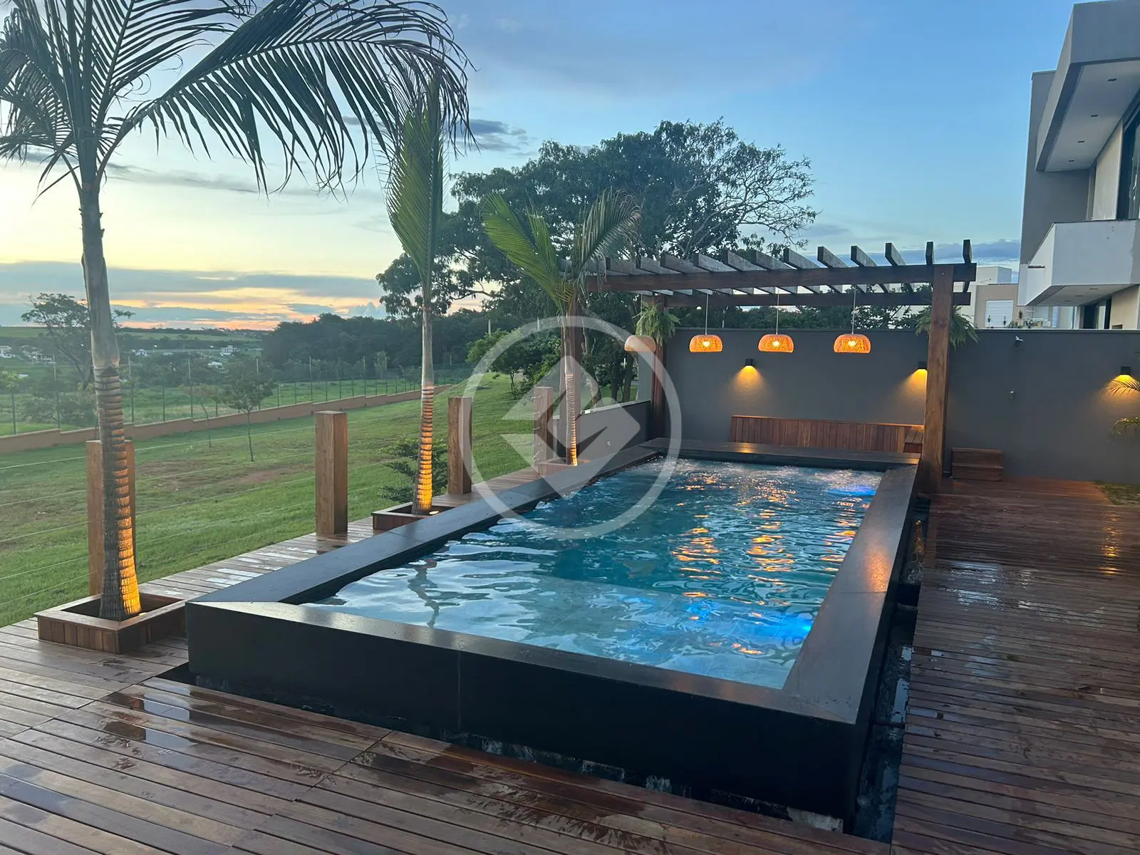 Sobrado Em Condomínio 4 quartos no GRANJA MARILEUSA, Uberlândia — foto 3 de 6