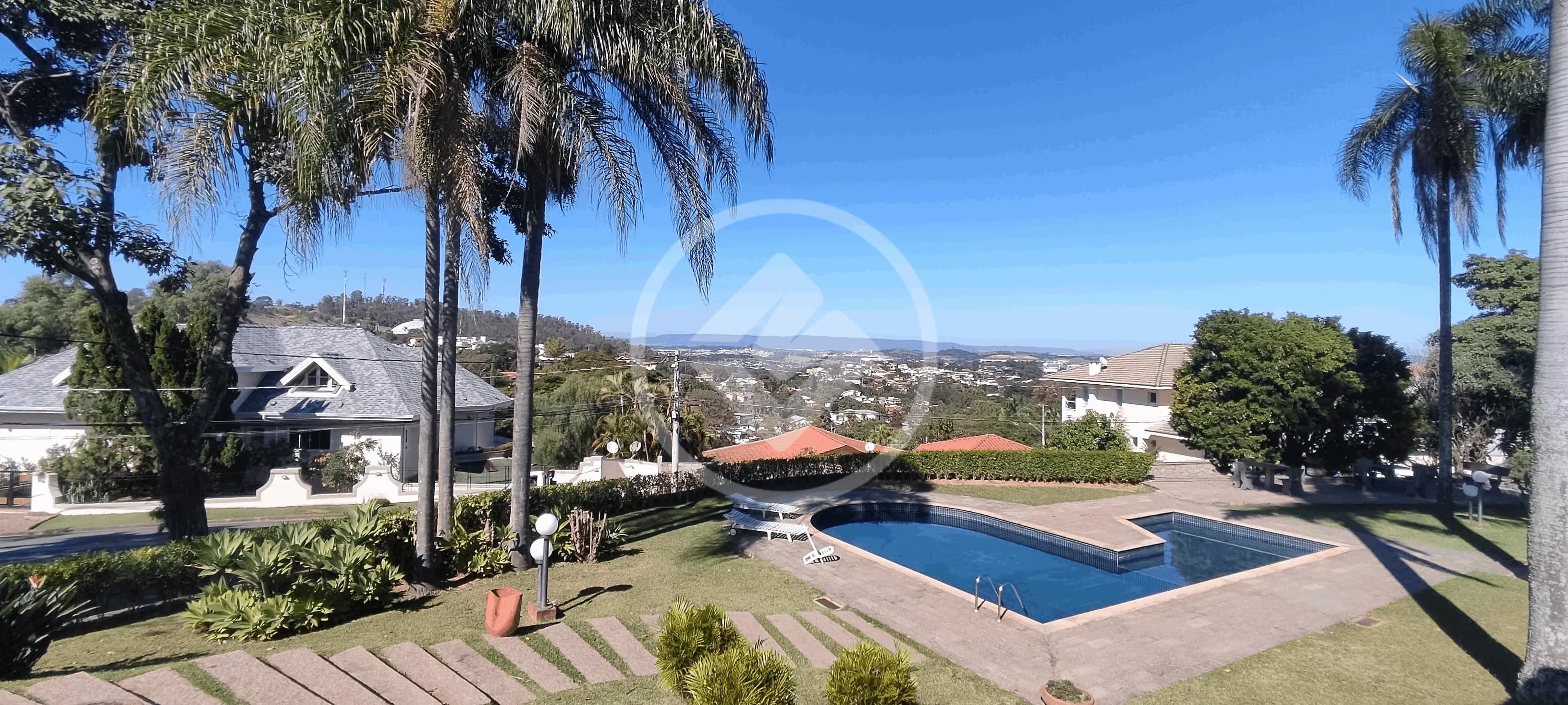 Casa a venda em terreno de 1952 m2 com 4 suites em condominio fechado em Vinhedo