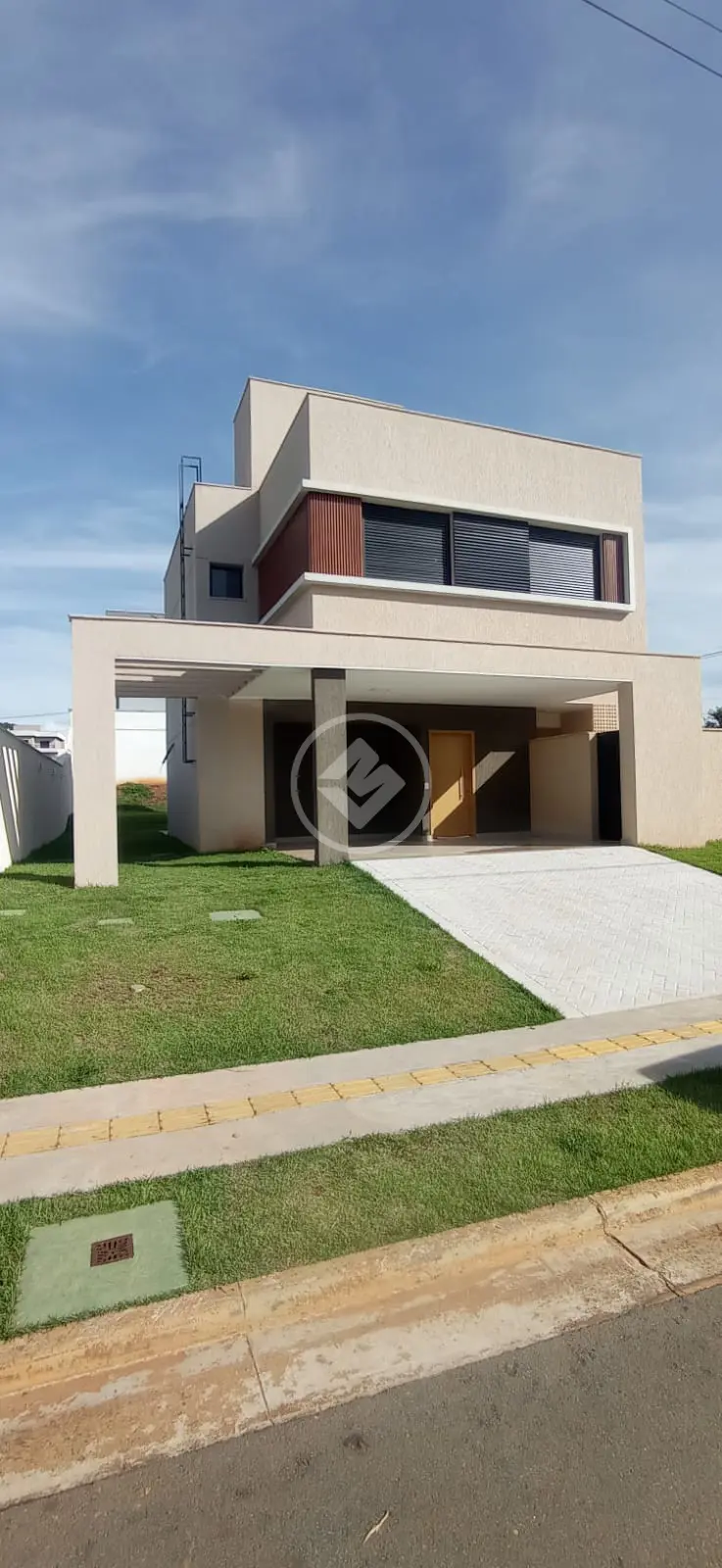 Casa nova no Jardins Porto