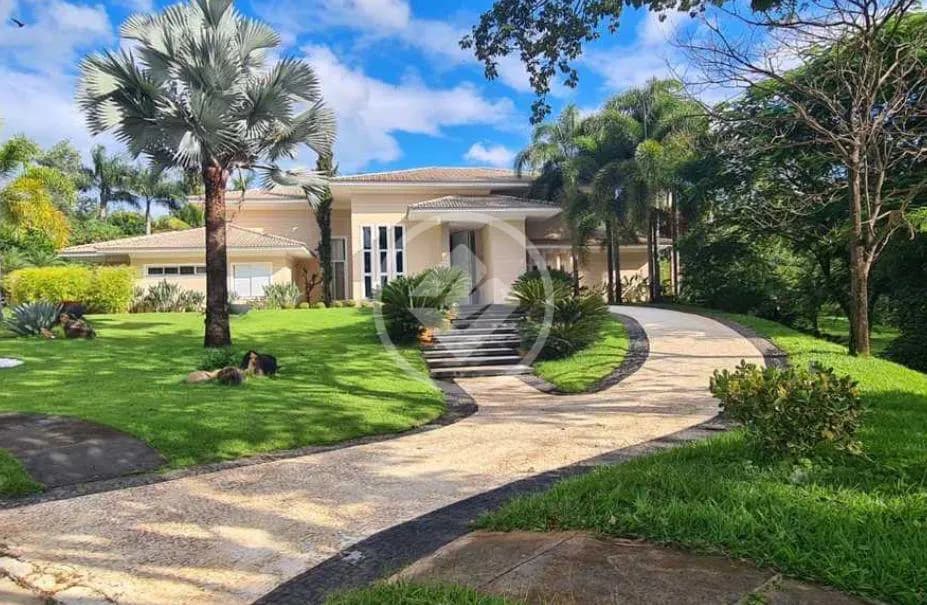 CASA TÉRREA ESPETACULAR AO LADO DA MATA E LAGO