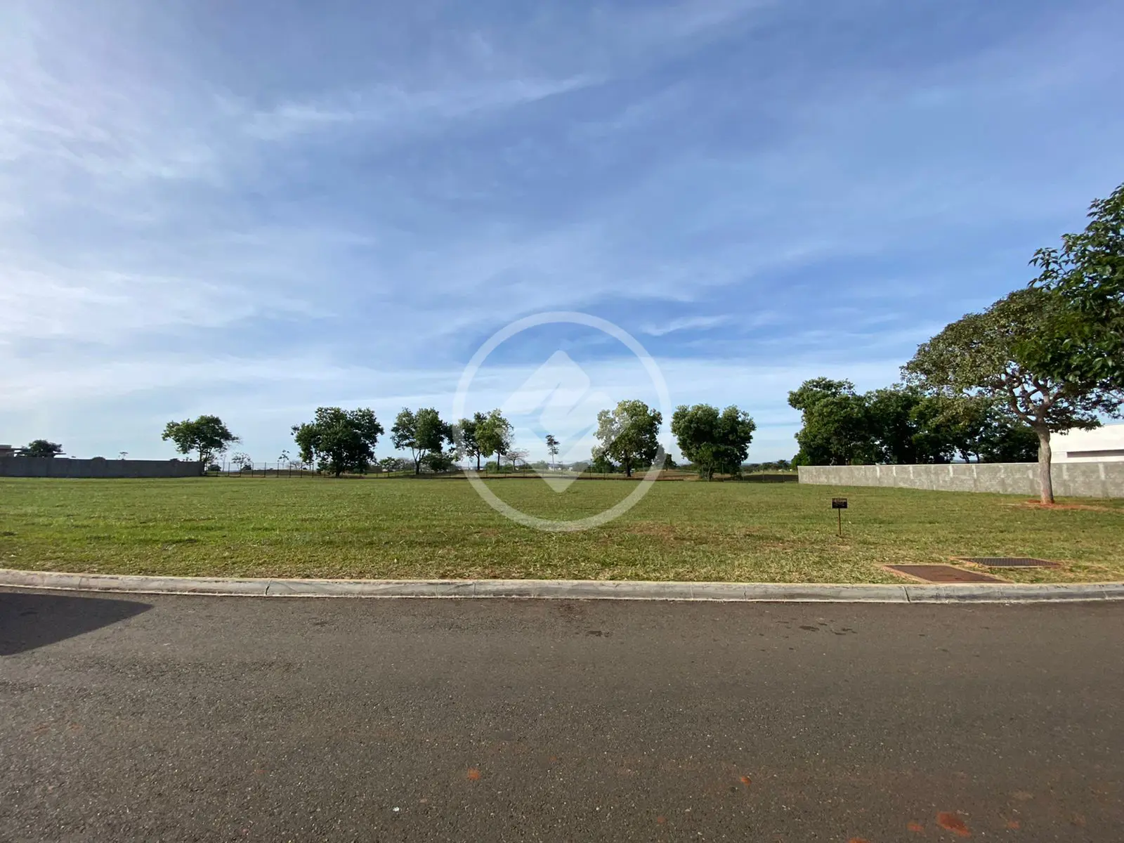 Lote 2323 m² no Condomínio Portal do Sol Green