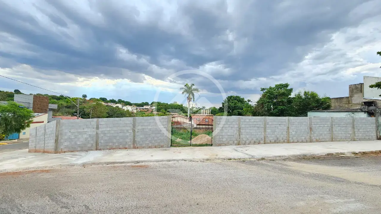 Lote 377,50 m² no Jardim Vitória