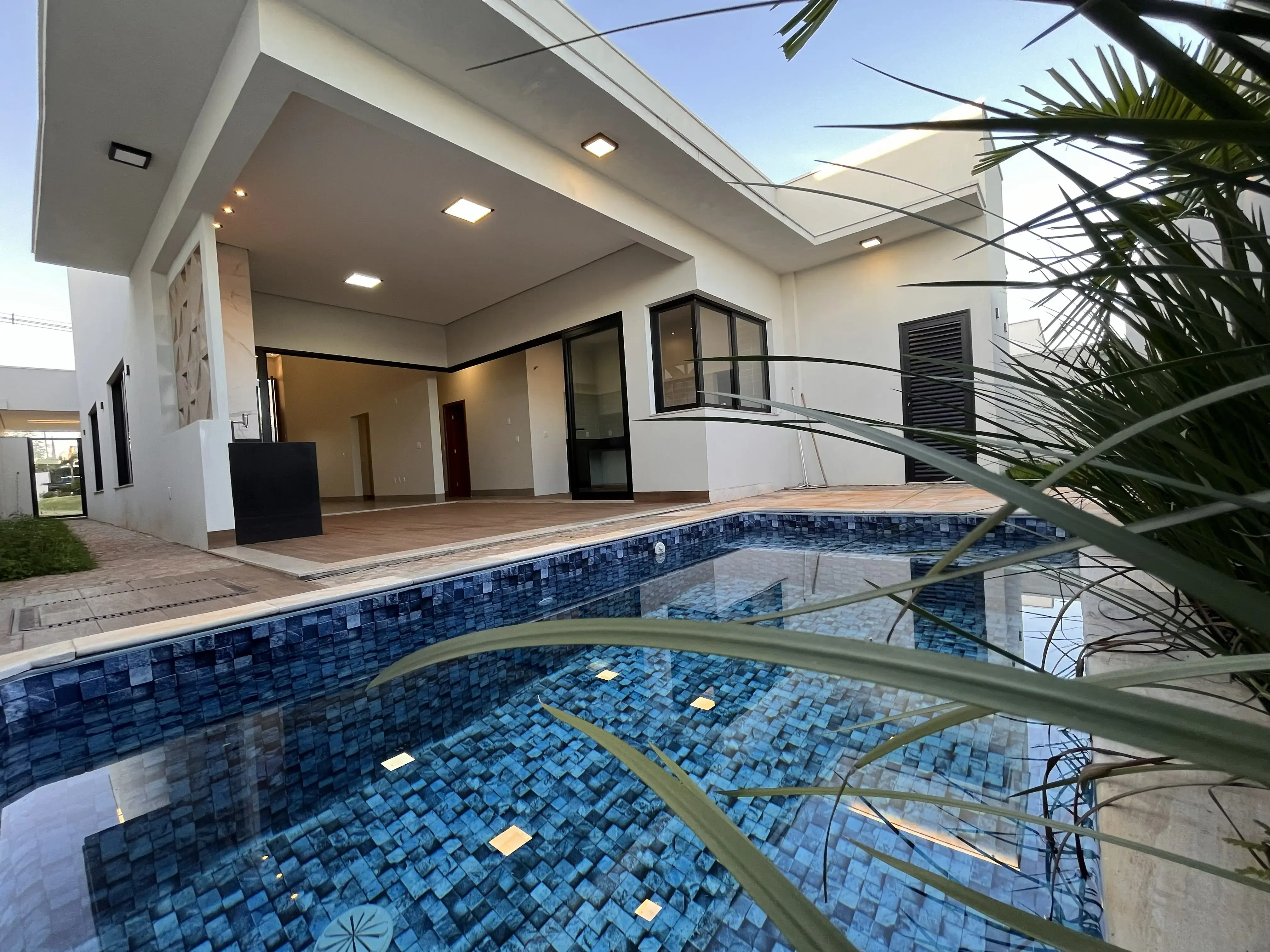 Casa Condomínio Jardim Inconfidência, Uberlândia - MG — foto 1