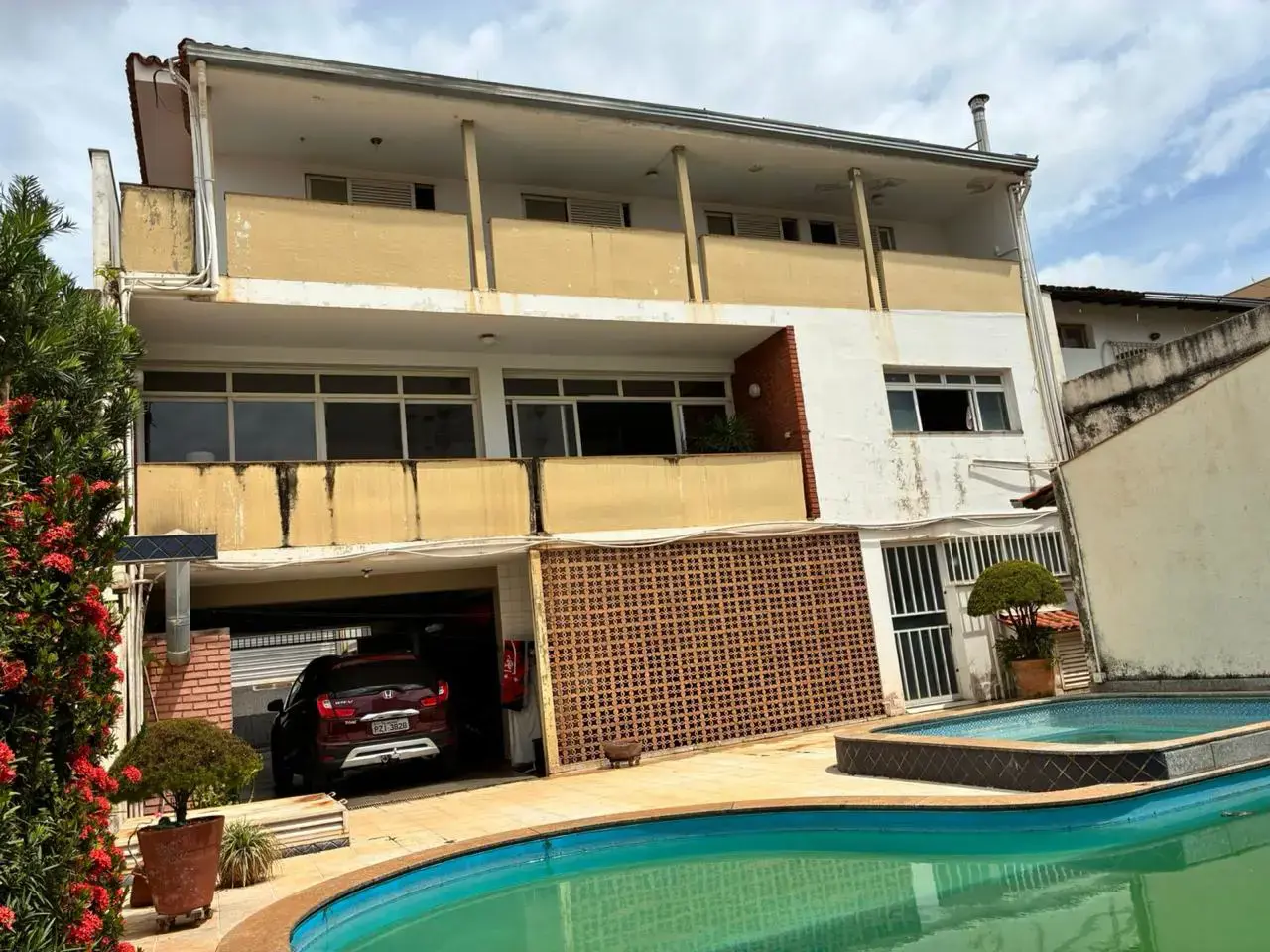 Sobrado 5 quartos no Tabajaras, Uberlândia — foto 2 de 6