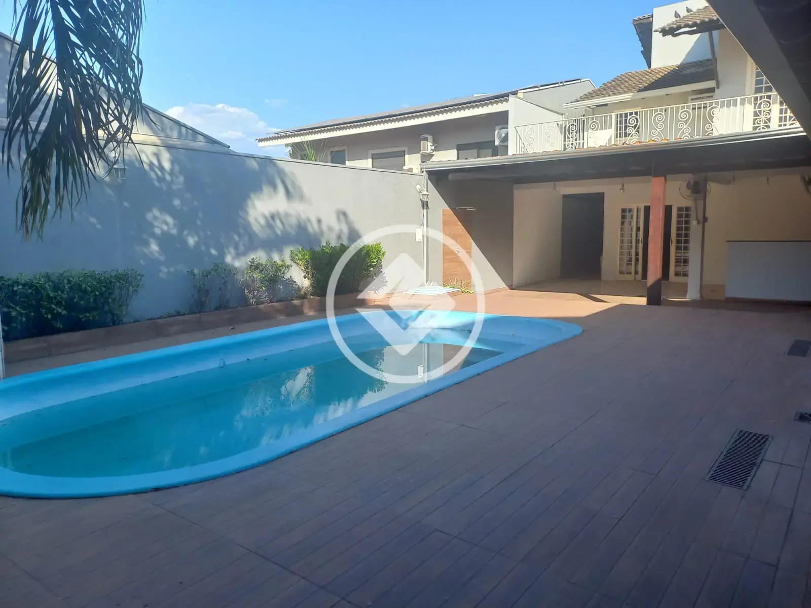 Vende-se sobrado Alto Padrão em Condomínio Fechado - 5 quartos, 1 suíte master, com planejados, 400 m² com piscina - Residencial Jd. Itália II - Cuiabá (MT) - Valor: R$ 1. 850.000,00