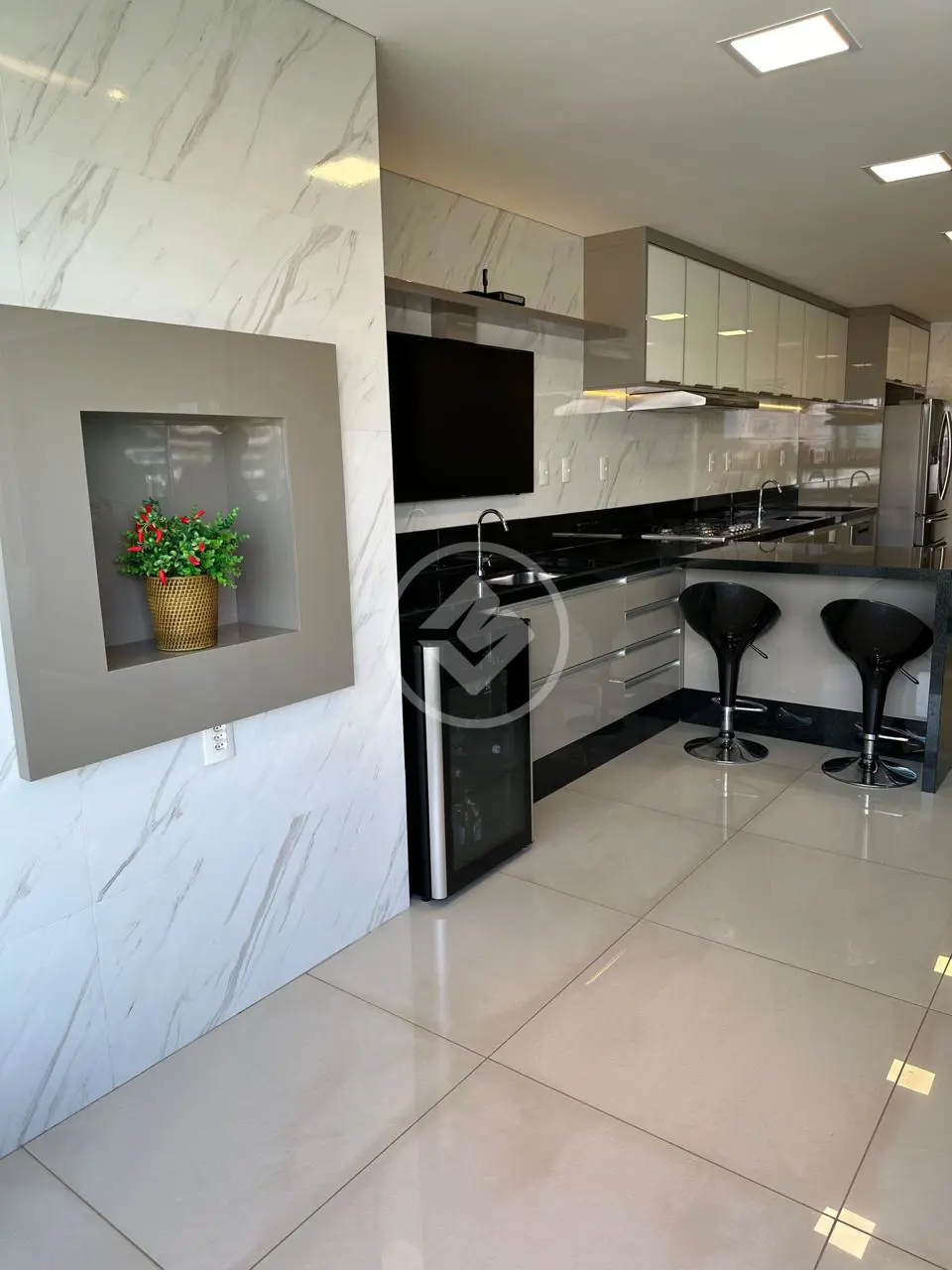 Apartamento no Edificio Supéria, sol da manhã, repleto de planejados e com todos ambientes climatizados.