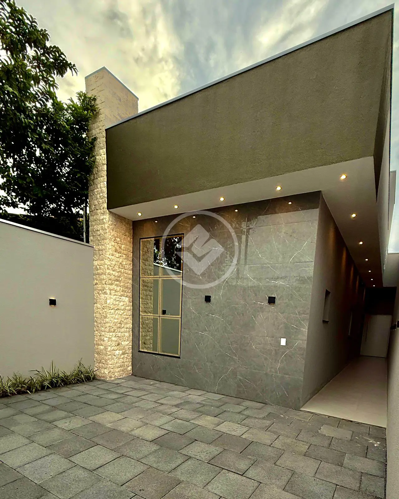 CASA NOVA TÉRRREA 3 QUARTOS SENDO 1 SUÍTE -COM ÓTIMA LOCALIZAÇÃO - SHANGRI-LA - CUIABÁ - MT - A VENDA R$ 750.000,00