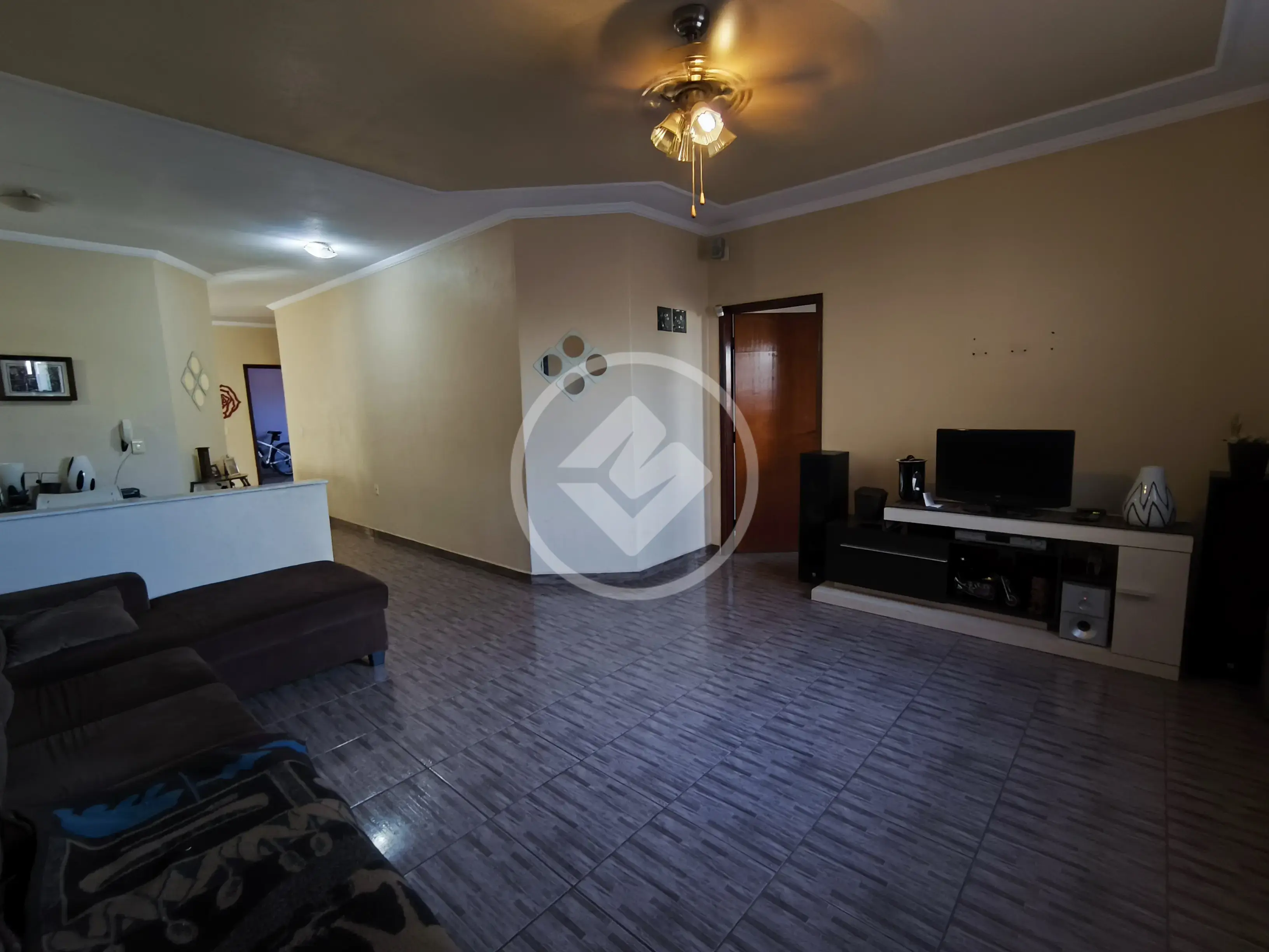 Vende-se está casa no Jardim Tarumã
