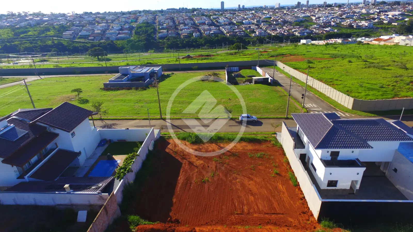 Terreno Condomínio Loteamento Villa das Artes, Araxá - MG — foto 1