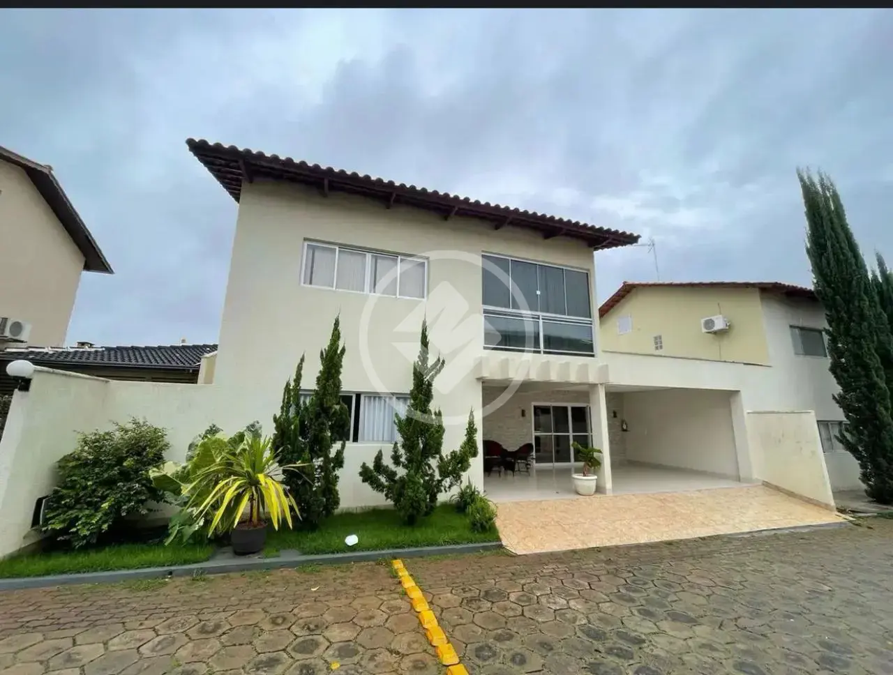 Sobrado à Venda no Condomínio Village de France em Goiânia - Go
