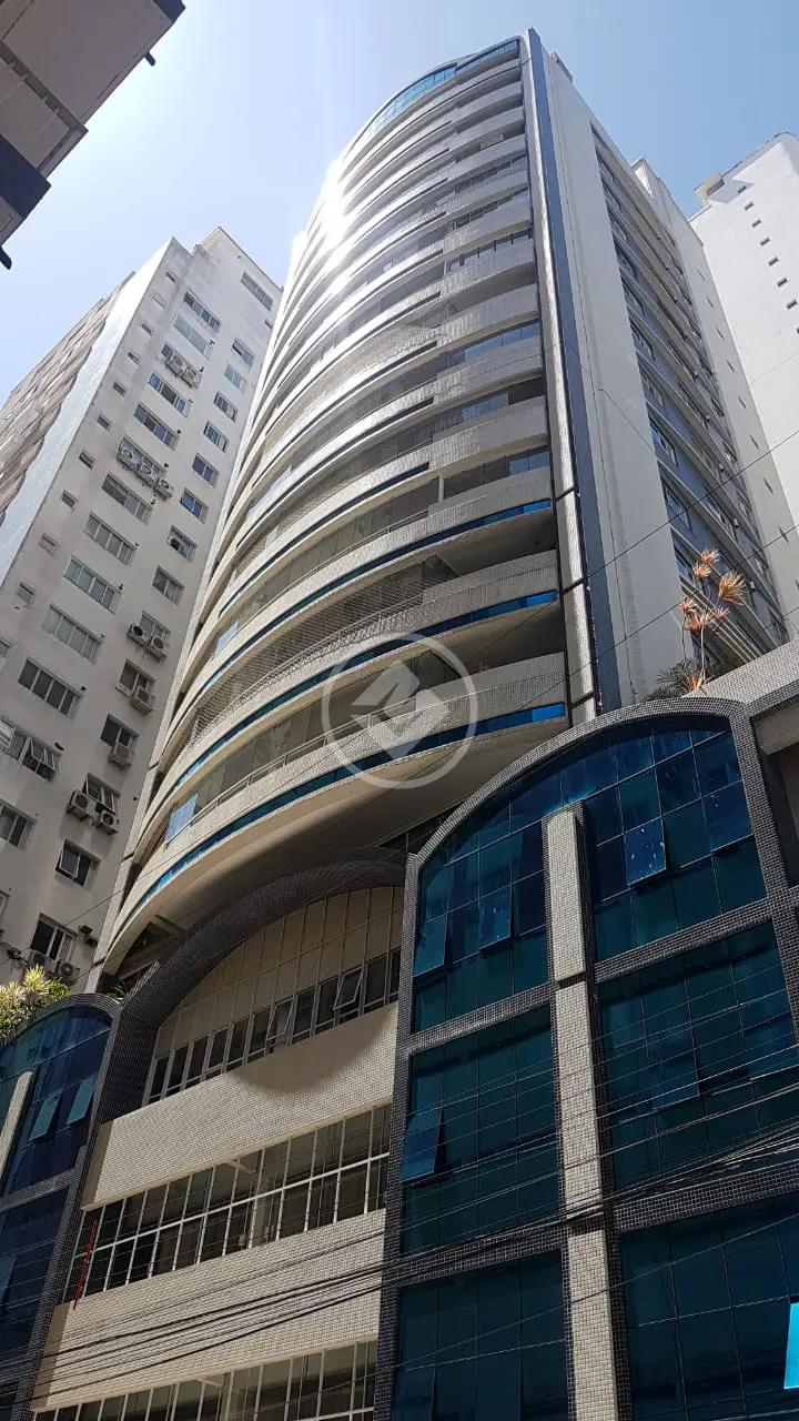Apto a venda no bairro Centro. Valor R$ 3.800.000,00