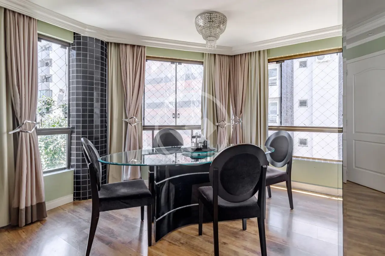 Apartamento a venda no Centro de Balneário Camboriú
