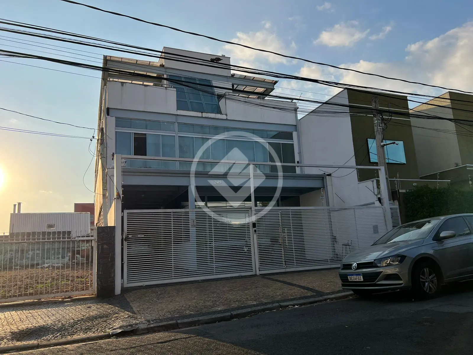 Prédio Comercial com 03 andares - aceita permuta com imóveis comerciais até R$ 2.000.000,00