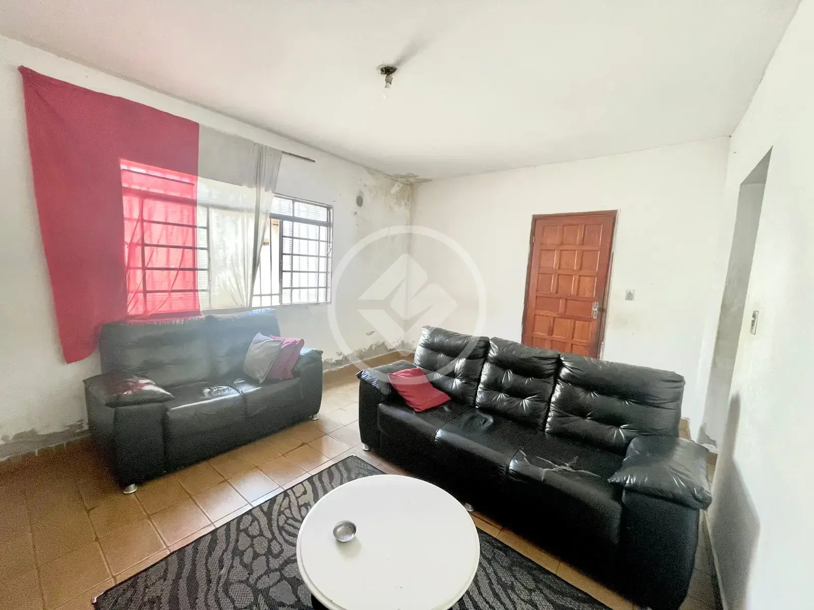 Casa térrea para retrofit, de 250 m², de área total e 122,80 m², de área construída, com 3 dormitórios, no Jardim São Francisco em Sumaré-SP.