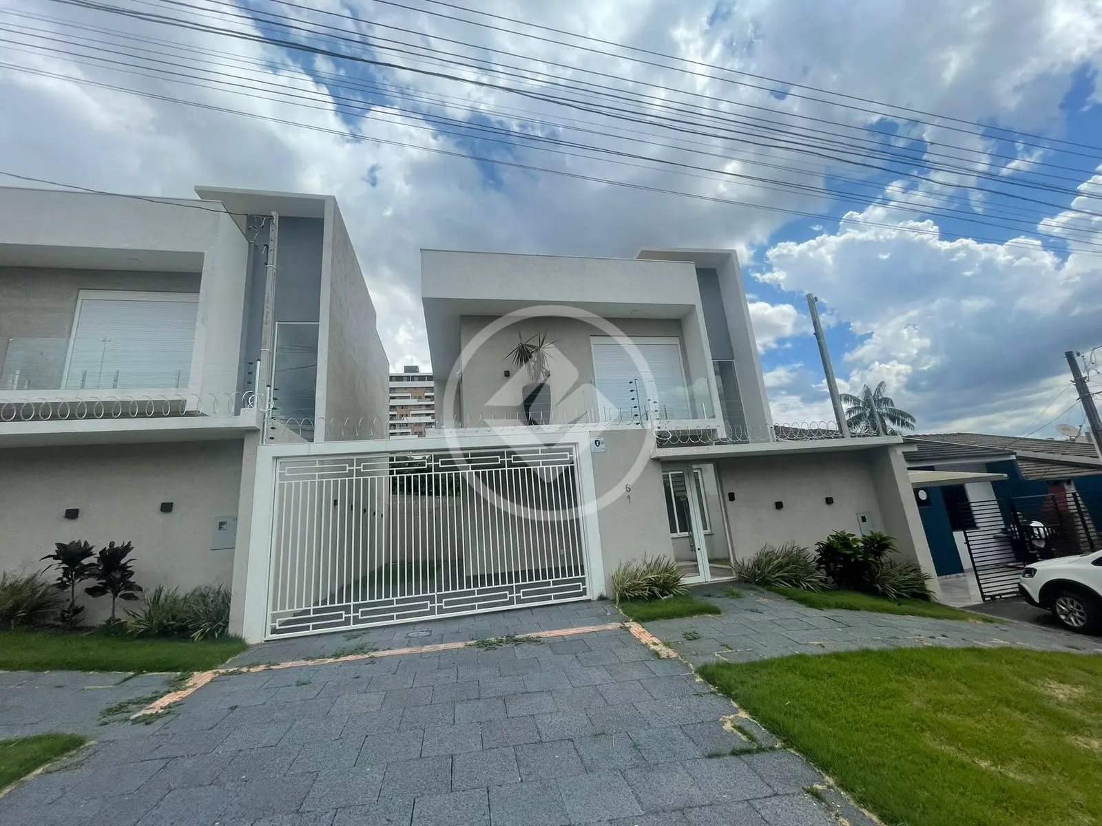 Amplo sobrado com 3 suítes no Cancelli